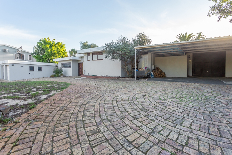 5 Bedroom Property for Sale in Table View Western Cape
